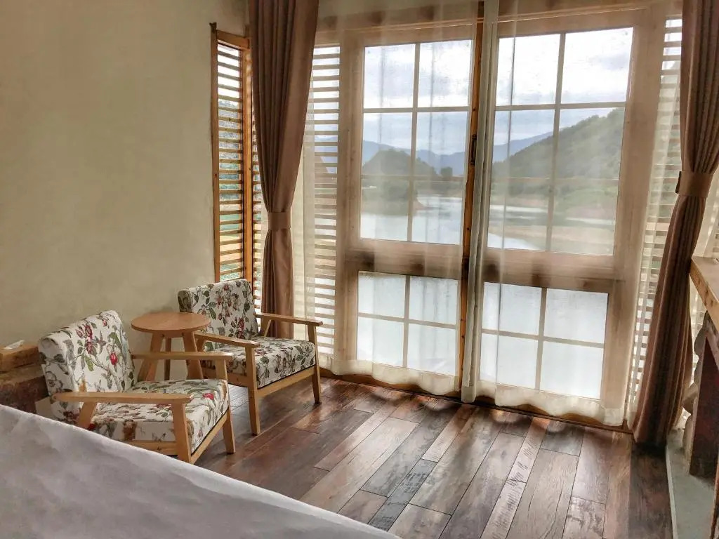 The Lake View Deyishe Resort in Thousand Island Lake
