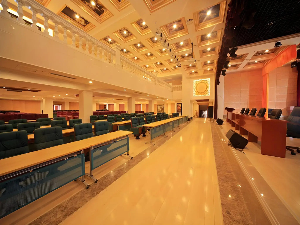 Xinglong Old Banyan Hotel