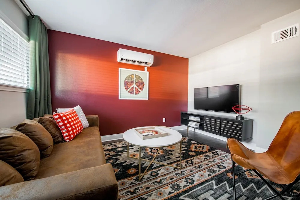 WanderJaunt Walton 2BR Central Austin