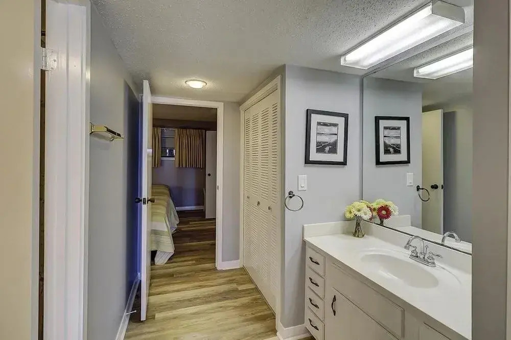 Oceanfront Condo, Steps to the Sand 4 Bedrooms 3 Bathrooms Condo