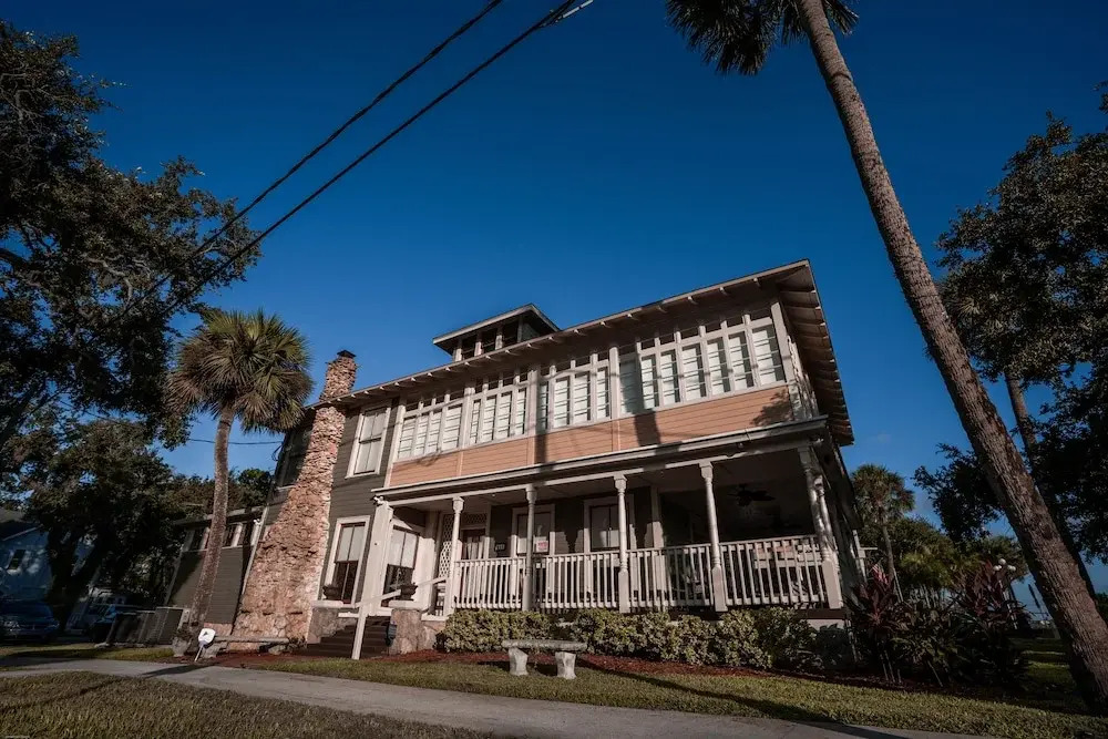 Live Oaks Inn