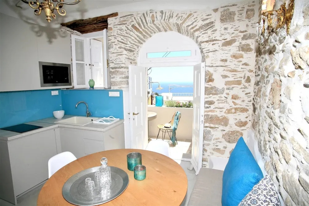 Apartment With one Bedroom in Ano Syros, With Wonderful sea View, Furnished Terrace and Wifi - Near the Beach