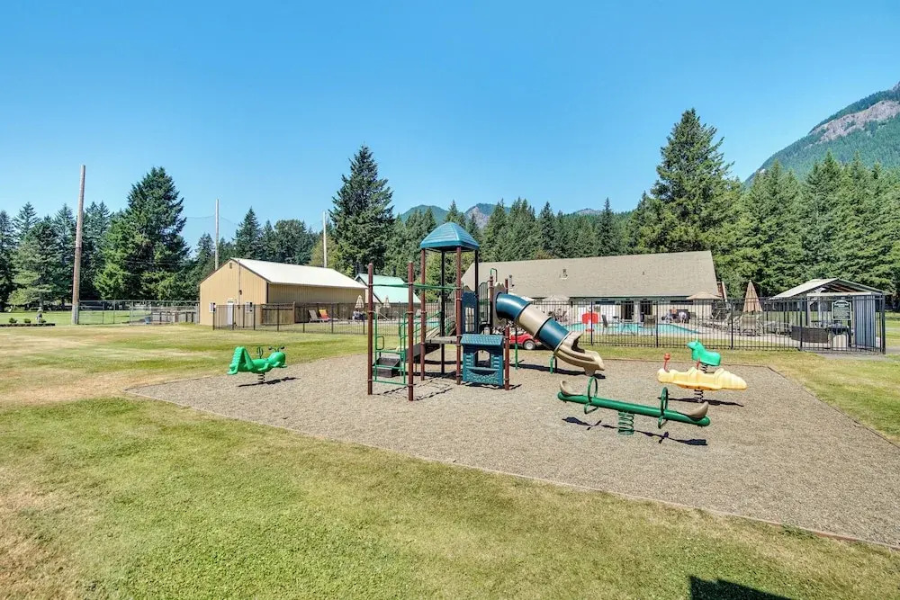 Riverfront Home w/ Deck, Near Mount Rainier!