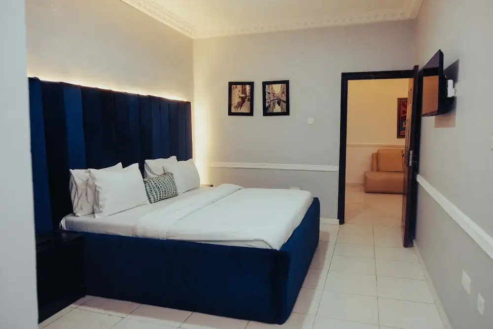 Ovic Hotel
