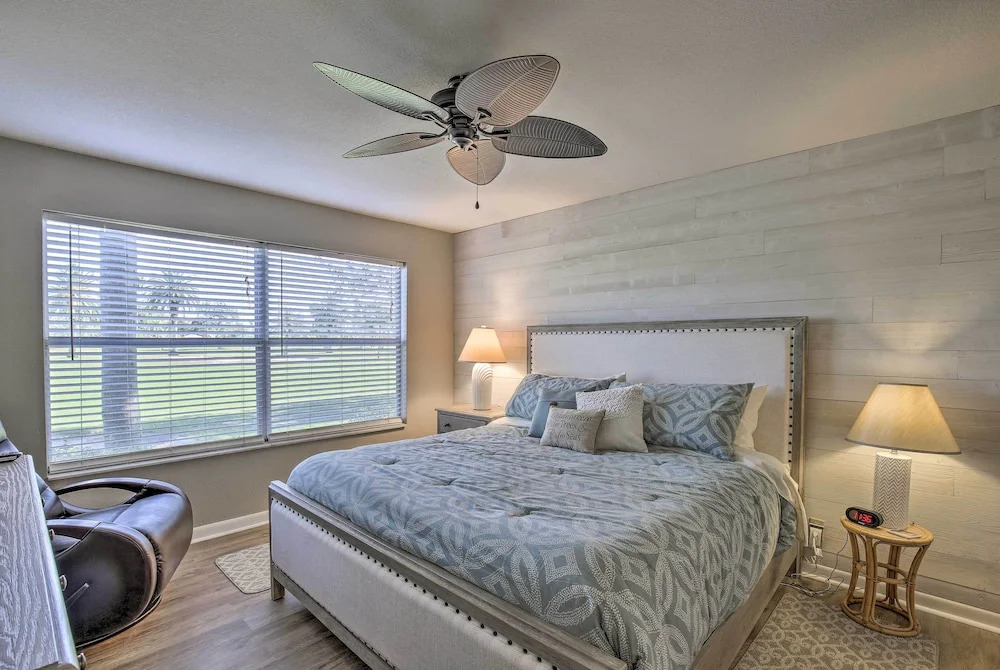 St Pete Condo w/ Heated Pool - 3 Miles to Beach!