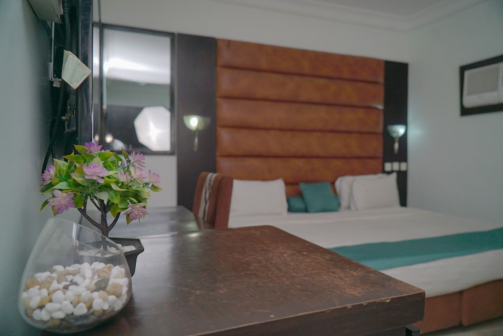 Green House Hotel And Suites