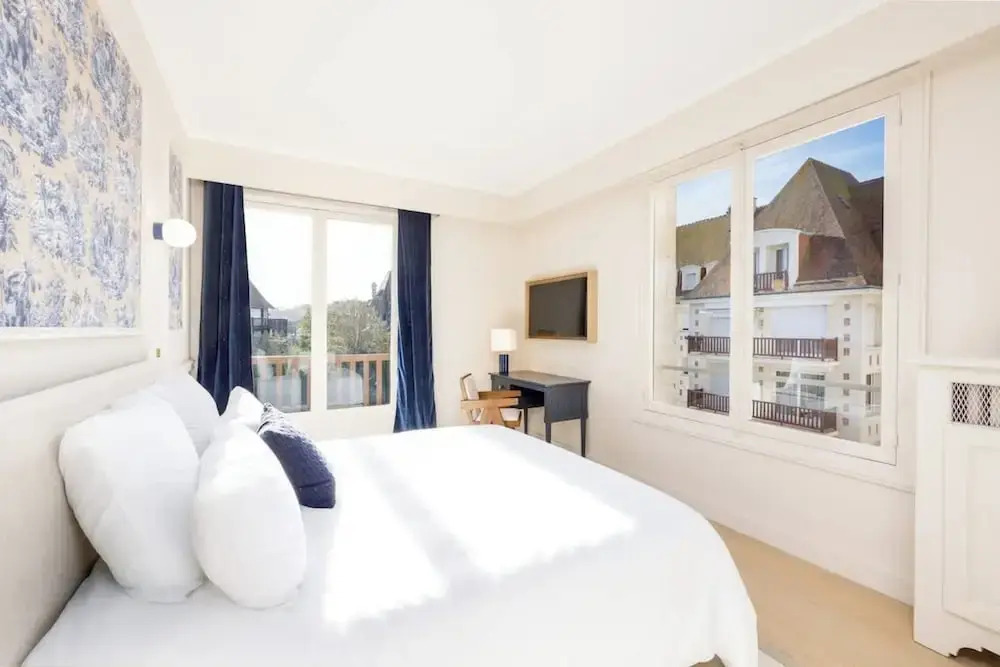 Luxury sea View 3br-2ba With Services in Deauville