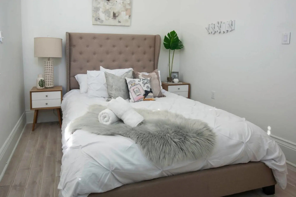 Best Location 5BR Next to French Quarter Book NOW!