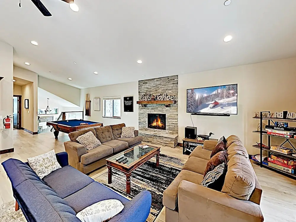 New Listing! New-build Alpine W/ Hot Tub 5 Bedroom Home