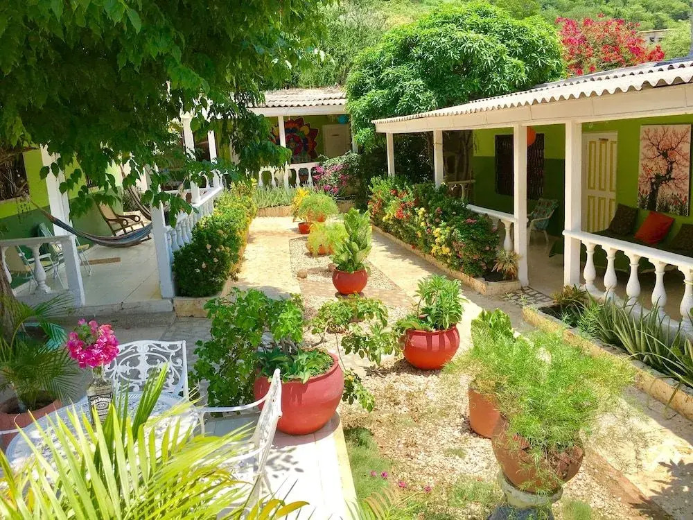 Hostal Garden House