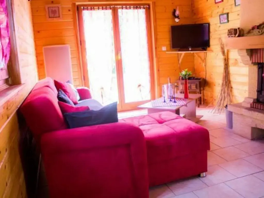 Chalet confortable avec cheminée à Taintrux - FR-1-589-222