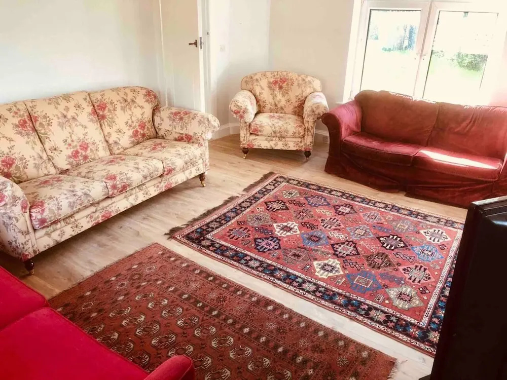 Inviting 5-bed House in Eastbourne