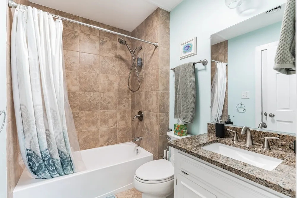 Kiana's Beach Retreat 2 Bedroom Condo by RedAwning