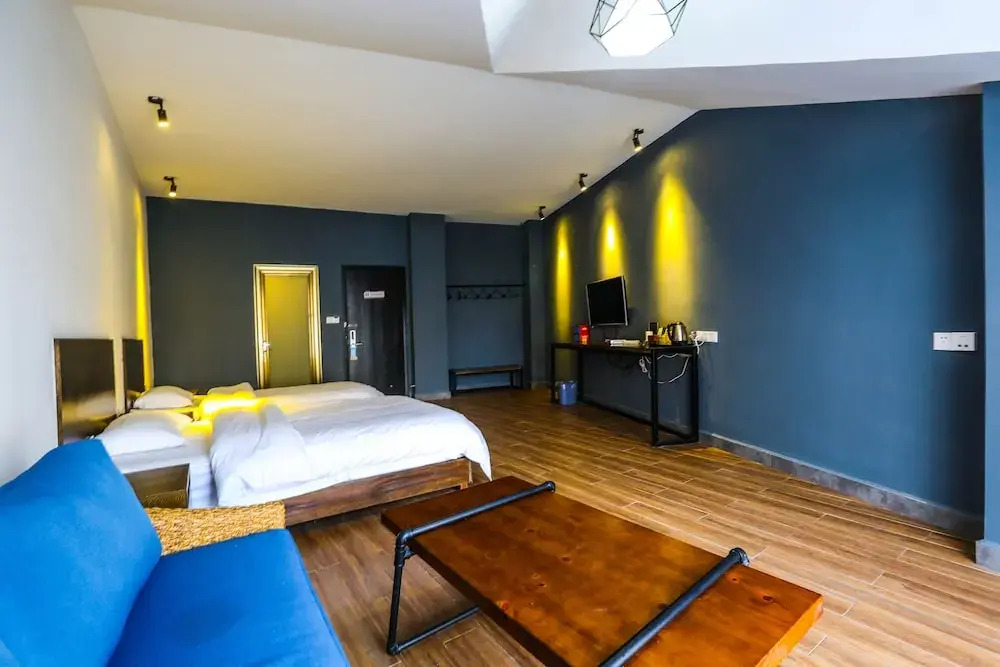 Comma Travel International Youth Hotel