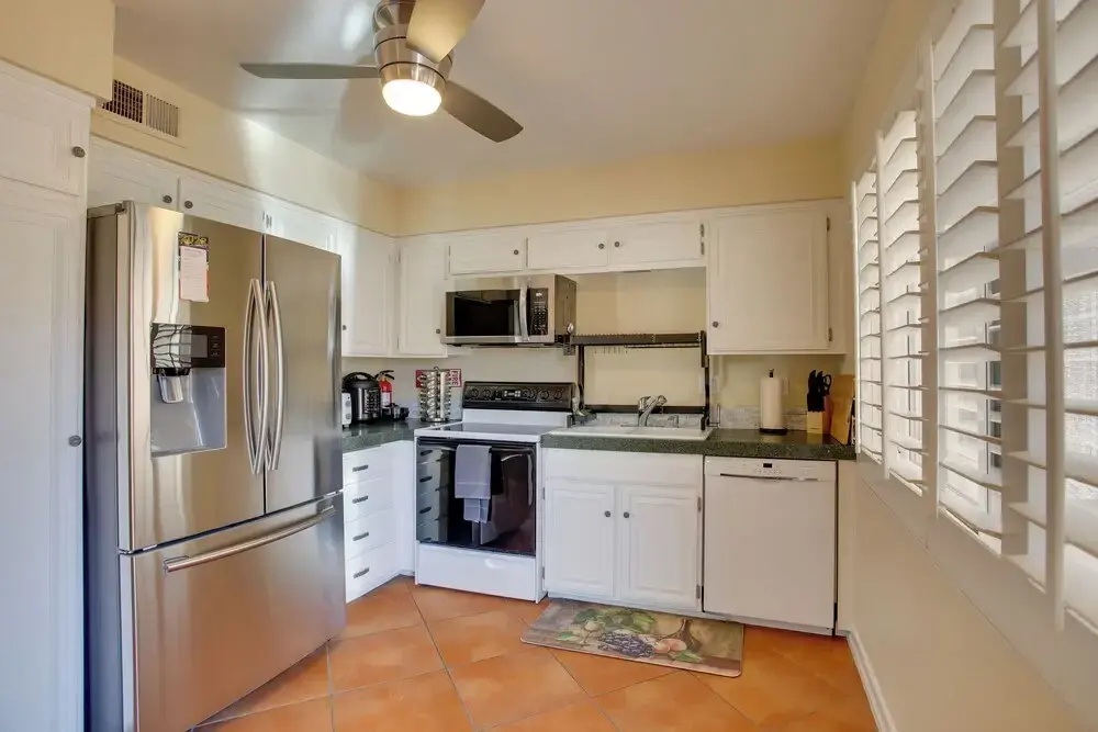 Townhome w/ Pool Access, Near Dtwn Palm Springs!
