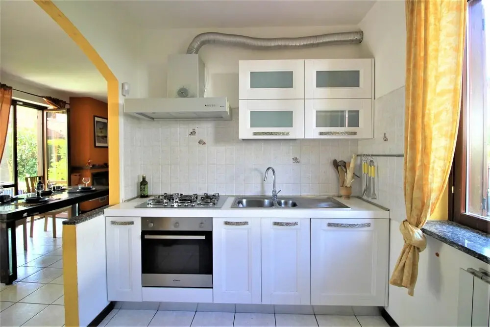 Rainbow House on Lake Orta With Parking and Private Garden