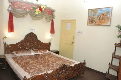 Royal Aashiyana Palace Hotel