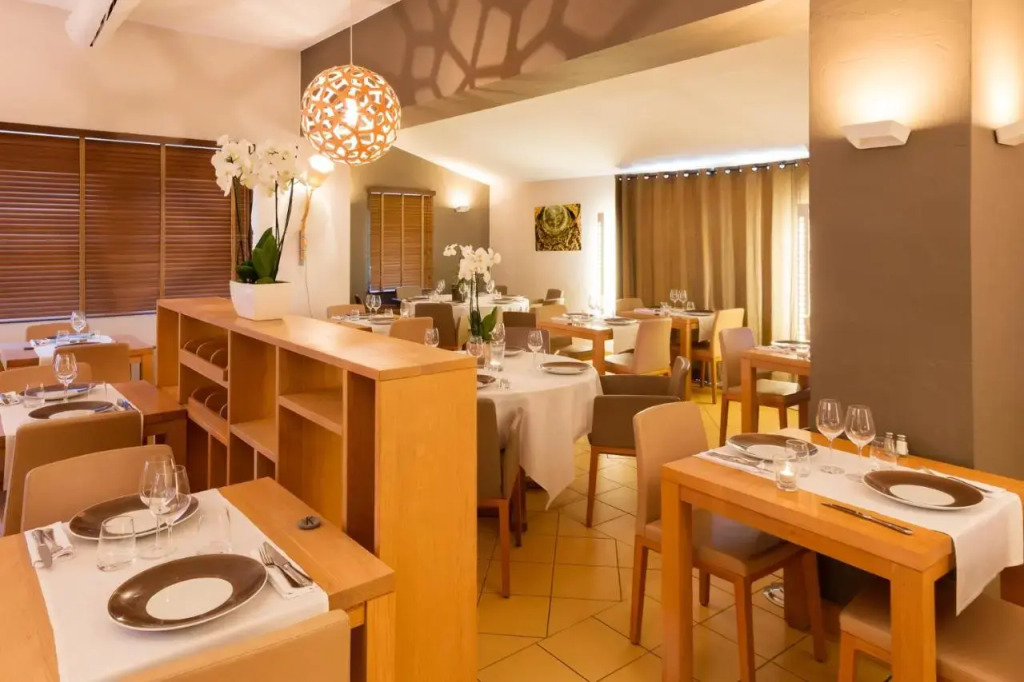 Hôtel Carcarille Restaurant Le C