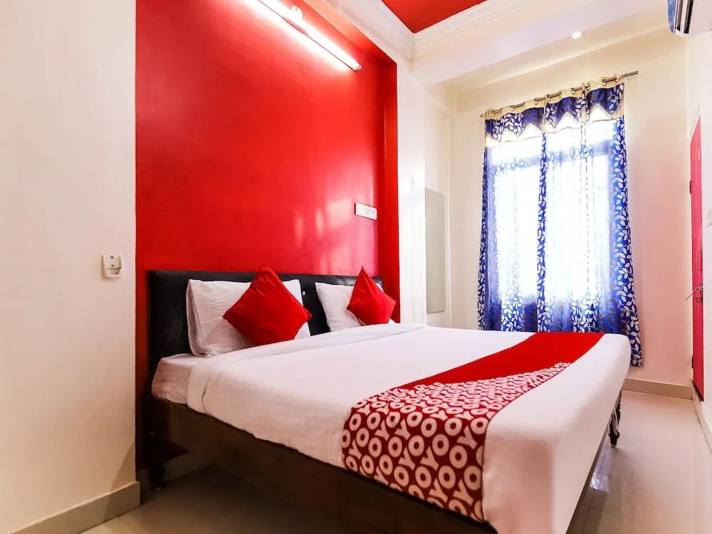 OYO 46533 Ravi Palace