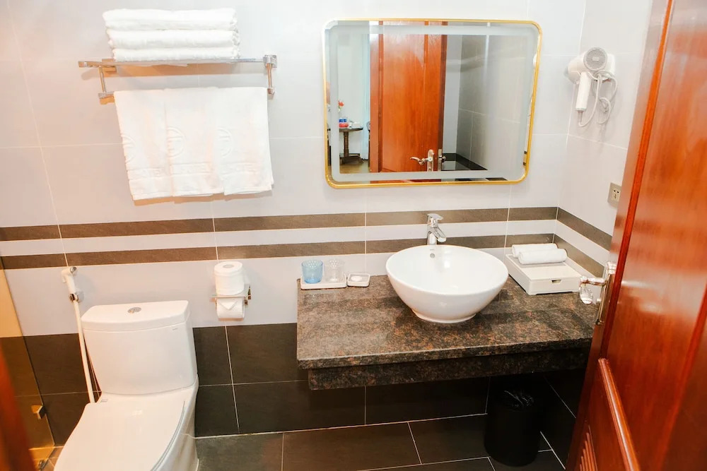 THE WILTONS Hotel Lào Cai