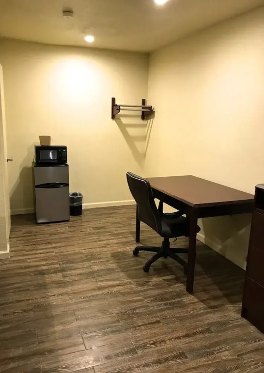 Whistling Pines - Daily & Extended Stay, Elizabeth City