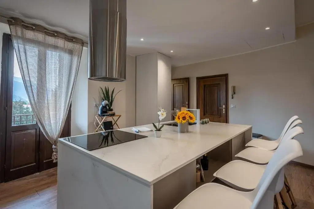 Modern apartment in Gravedona - Larihome A14