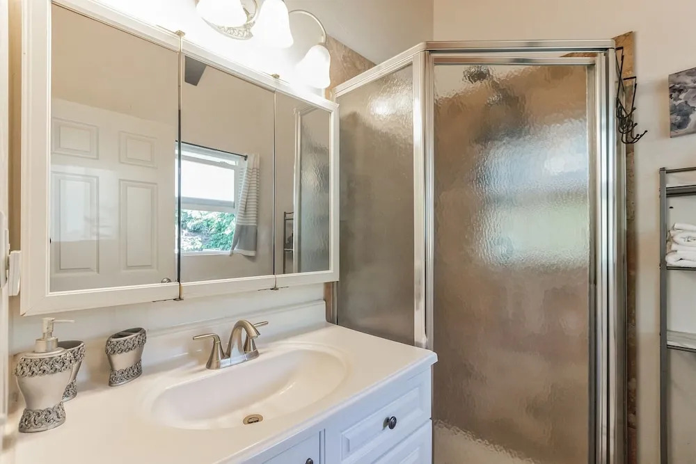 Cozy Sunset Views W/ Lanai - Close To Beach 1 Bedroom Home by RedAwning
