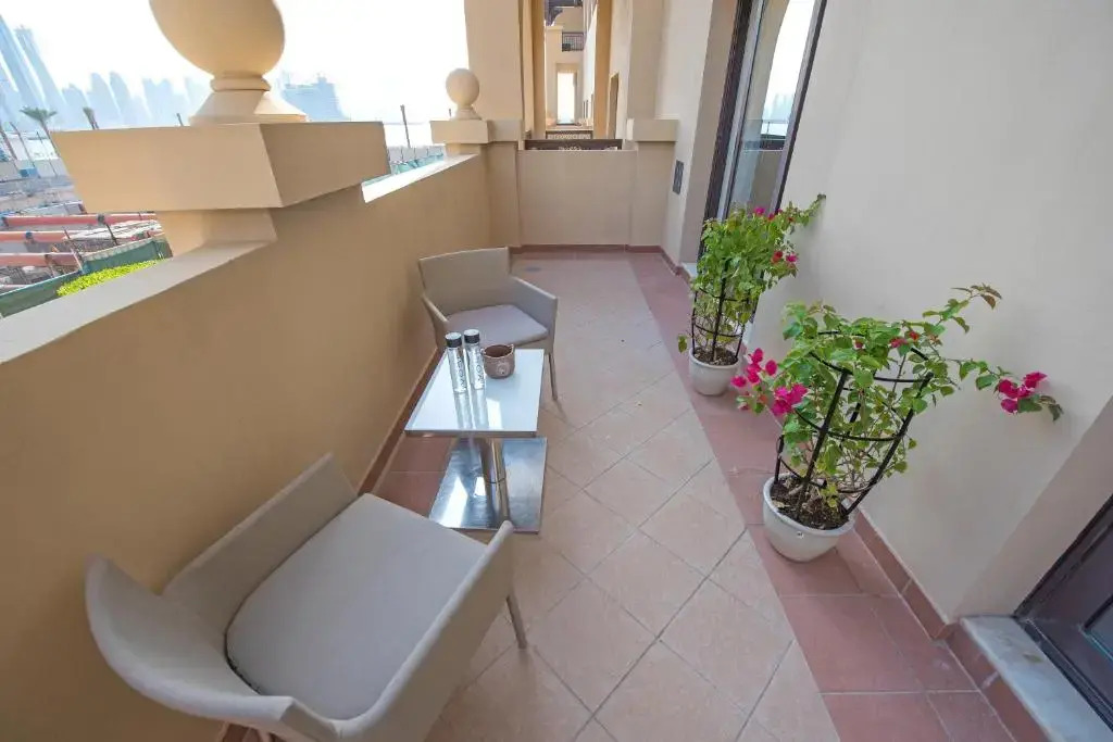 Luxurious 3BR Townhouse with Maid's & Private Pool in Palm Jumeirah