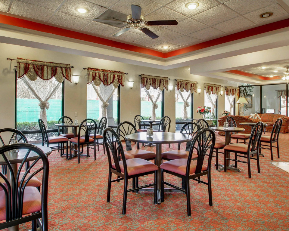 Quality Inn & Suites Clinton - Jackson West