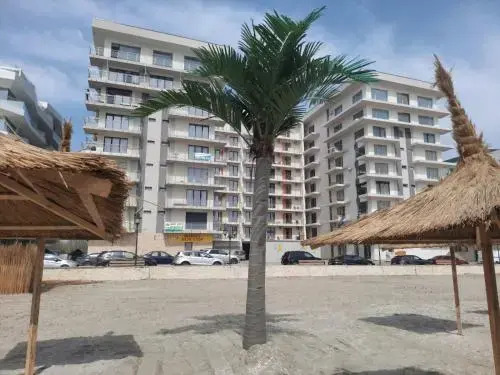 Blue Wave 2 Primul Bloc La Mare