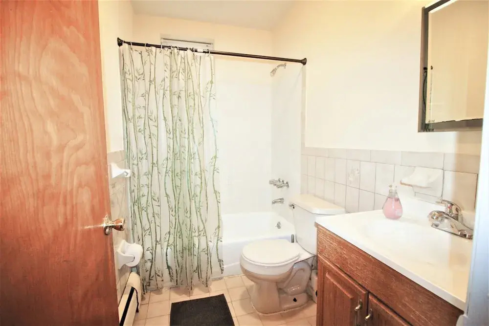 Modern Apartment minutes to NYC