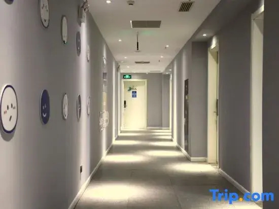 Zenith E-sports Homestay (Xindong International Plaza)