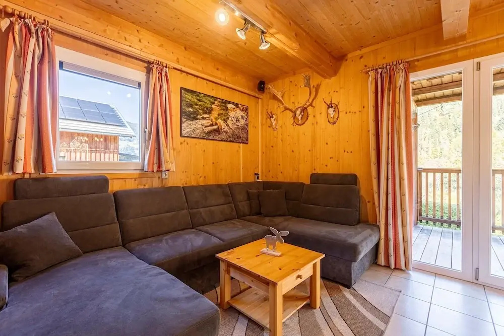 Spacious Chalet near Kreischberg Ski Area
