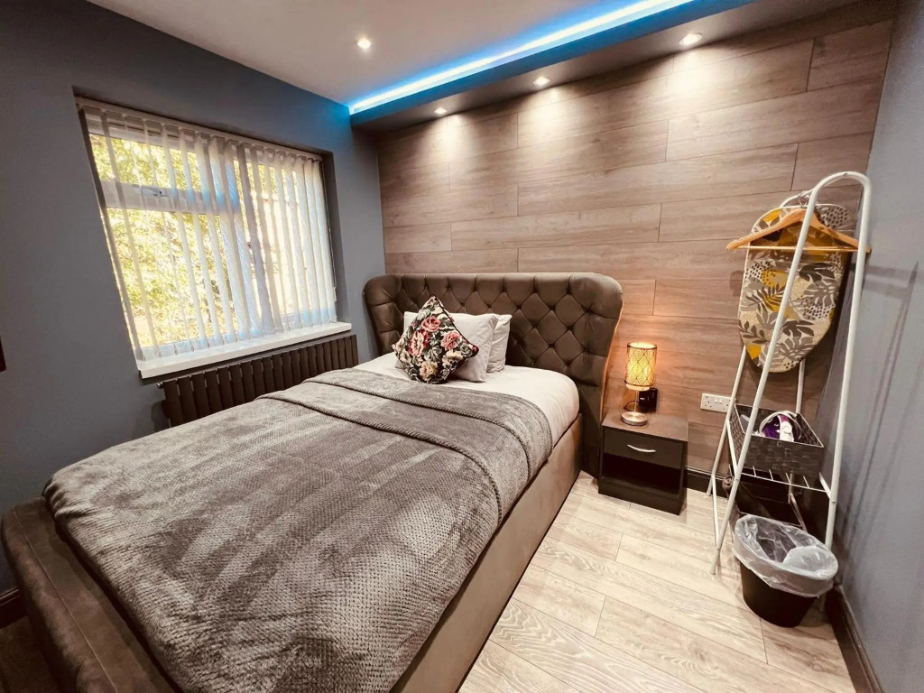 Luxurious *5 Bedroom House*In Center Of Birmingham