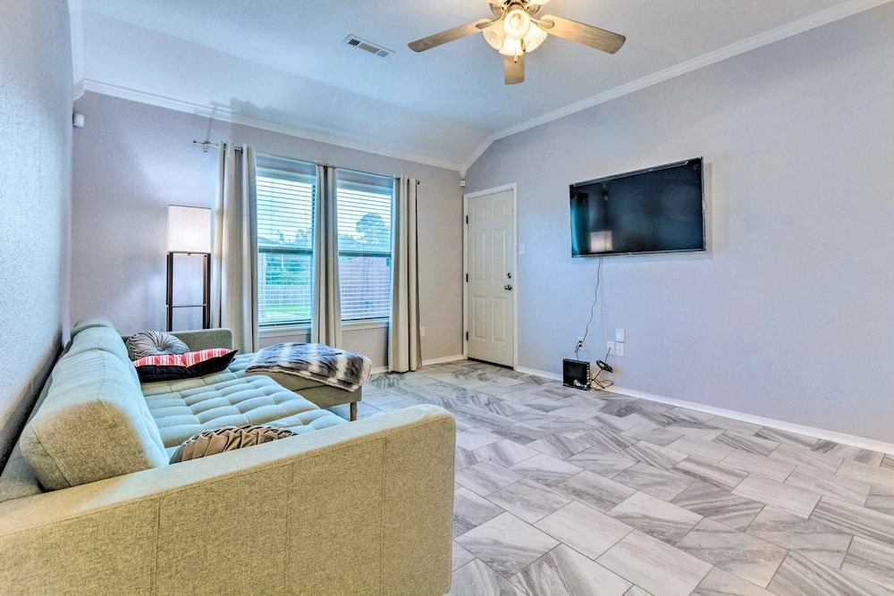 8 Mi to Downtown Little Rock: Home w/ Fenced Yard