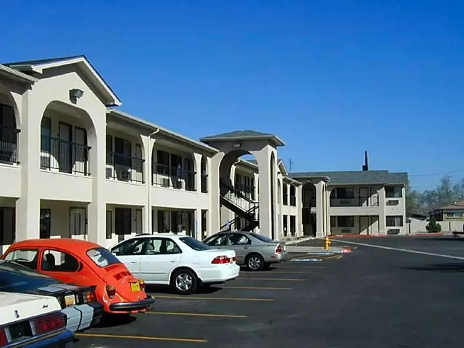 American Inn & Suites