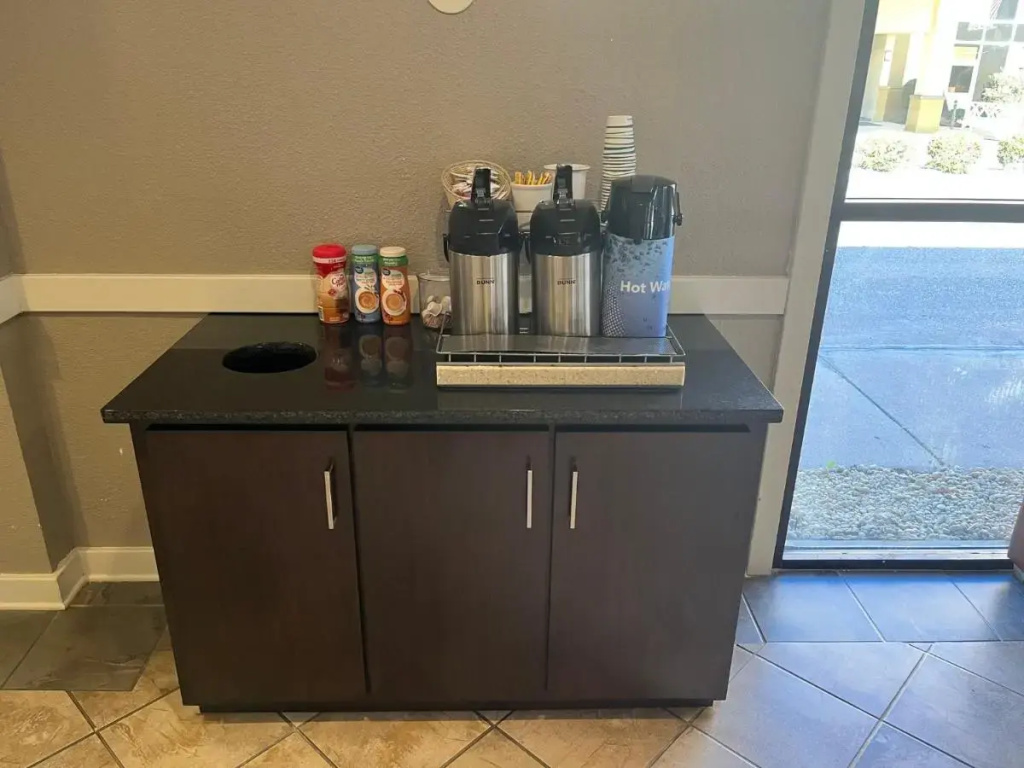 Red Roof Inn & Suites Newport News