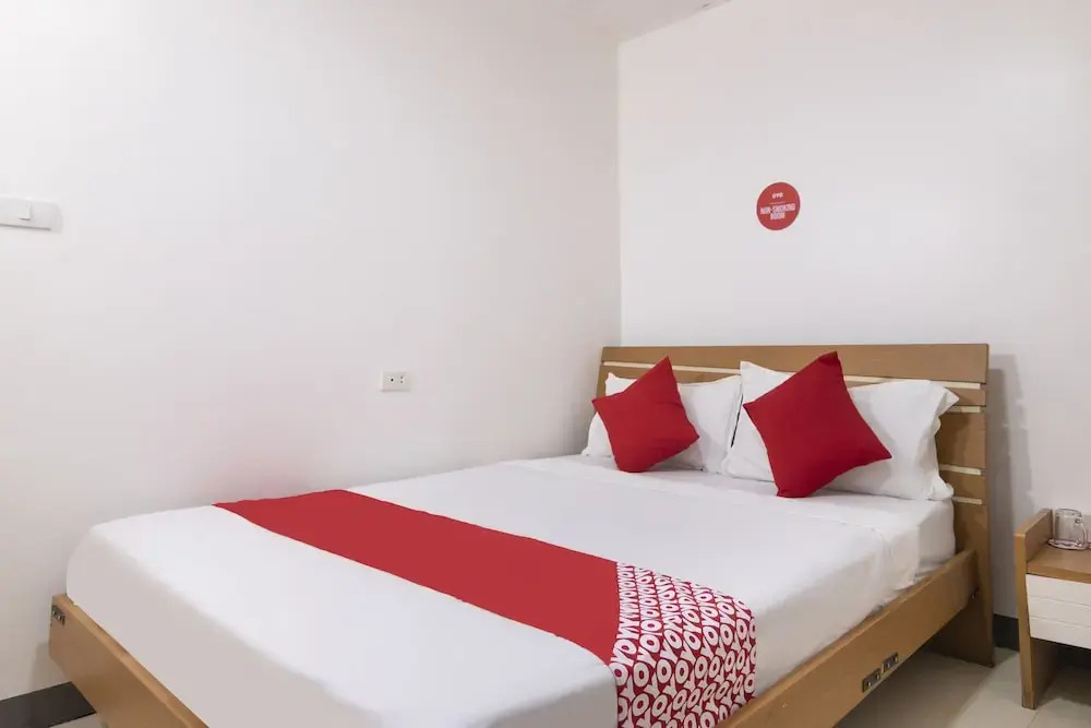 Lucky Hotel by OYO Rooms