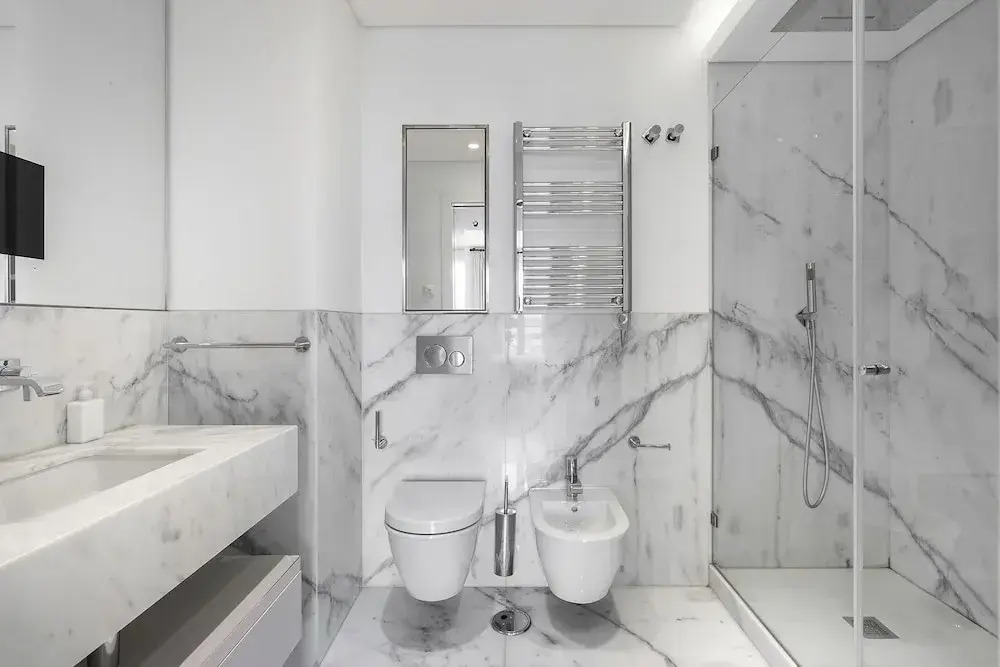 Urban Retreat: Downtown Luxury, Parking, Ac & Elevator