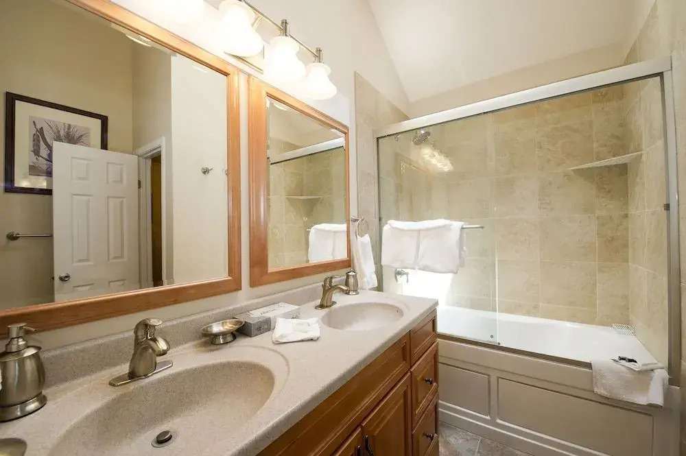 Base 9 Aprés Ski Condo: Stroll To Slopes, Downtown