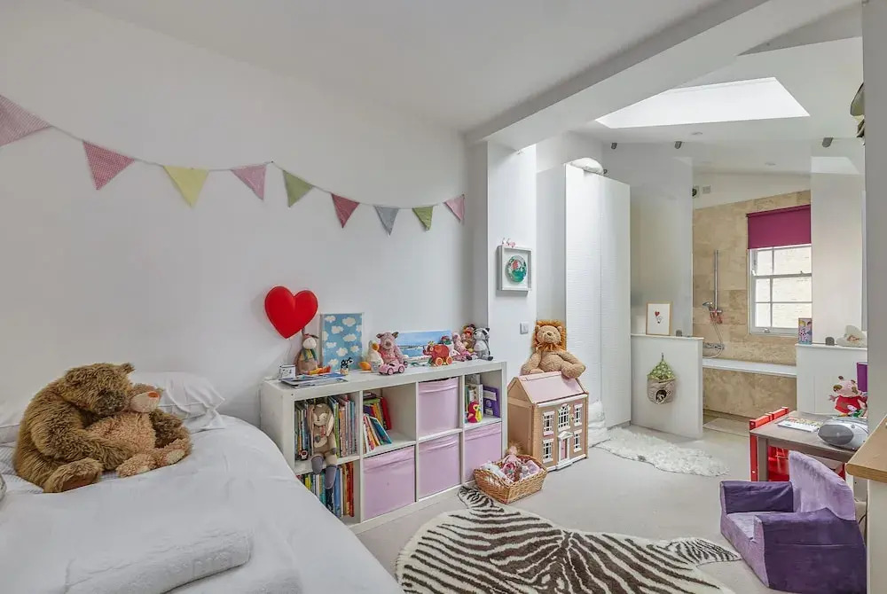 Stylish Family home near Camden