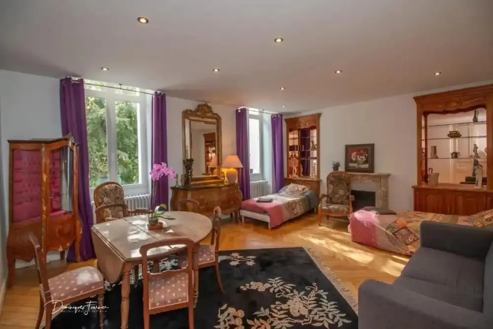 VILLA ILIXON - Appartements privés proche du centre de Luchon, parking, billard, jardin