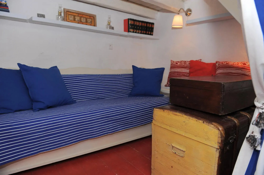 Dandy Villas Velanidia Sailors House - Private Maisonette - Sea View