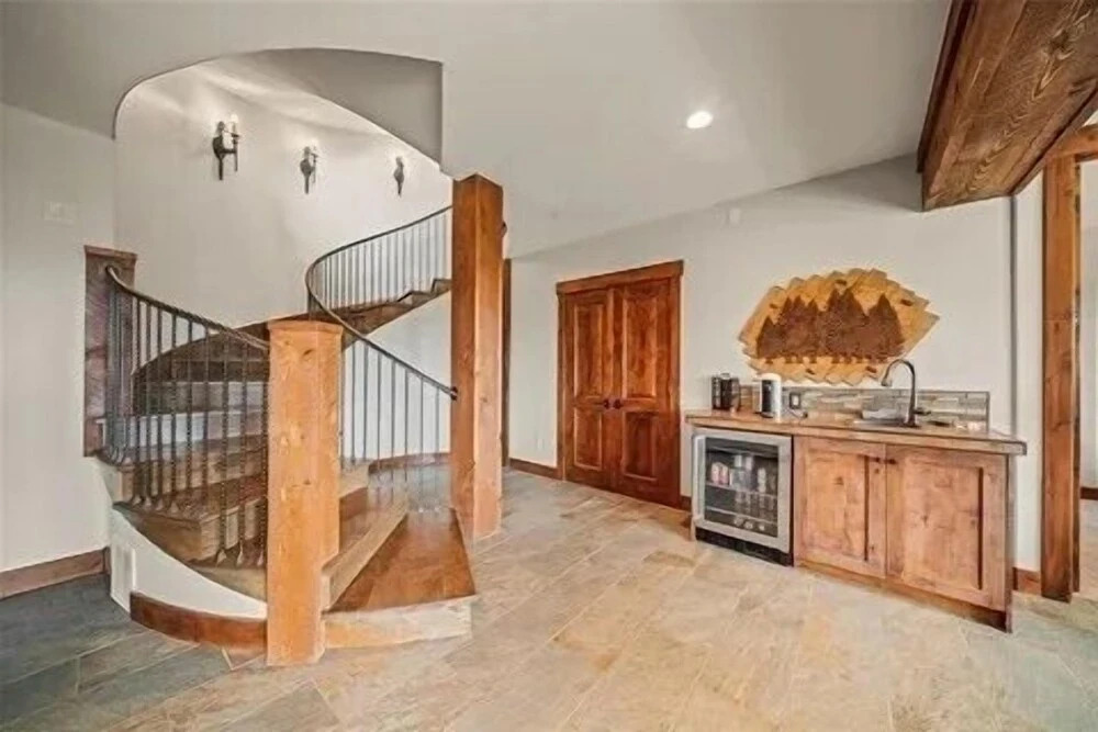 Mountain Oasis Dreams, 7 bedroom home with Hot tub, New listing! 8 Home by RedAwning