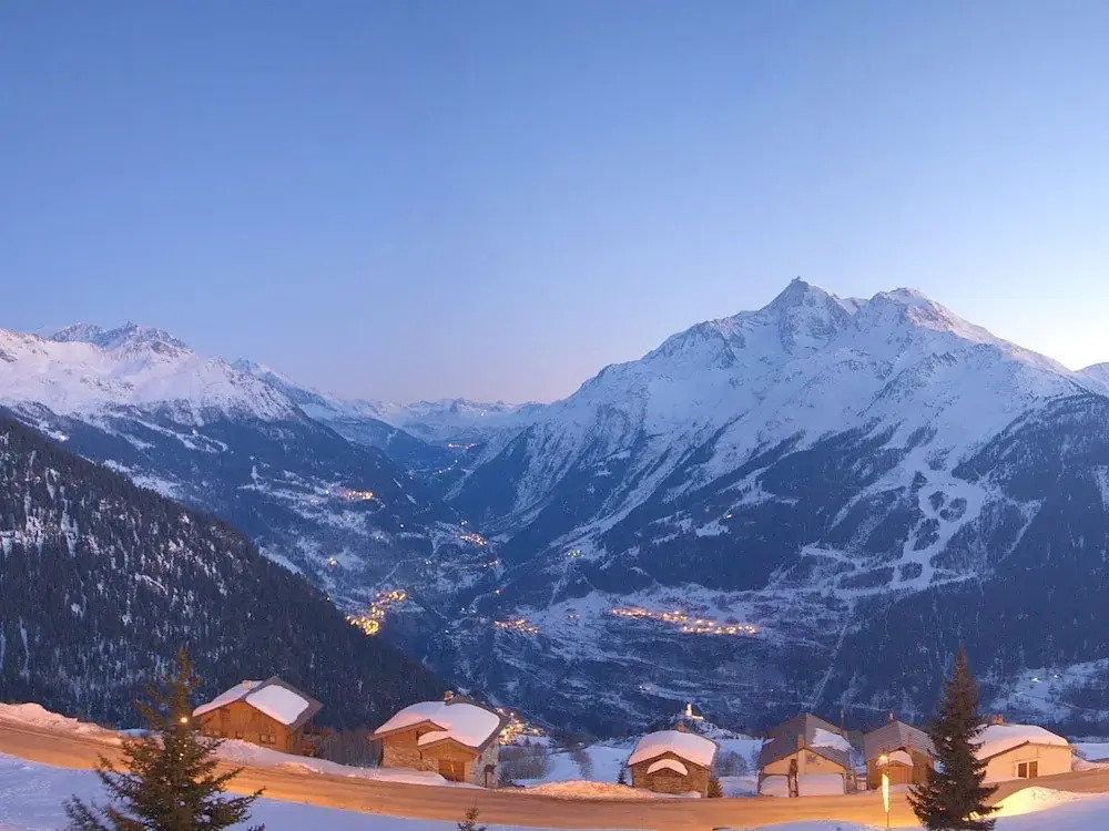 Big Apartment in the French-italian ski Resort San Bernardo