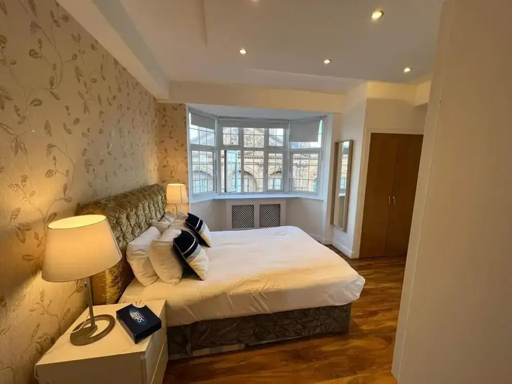 Captivating 4-bed Apartment in London