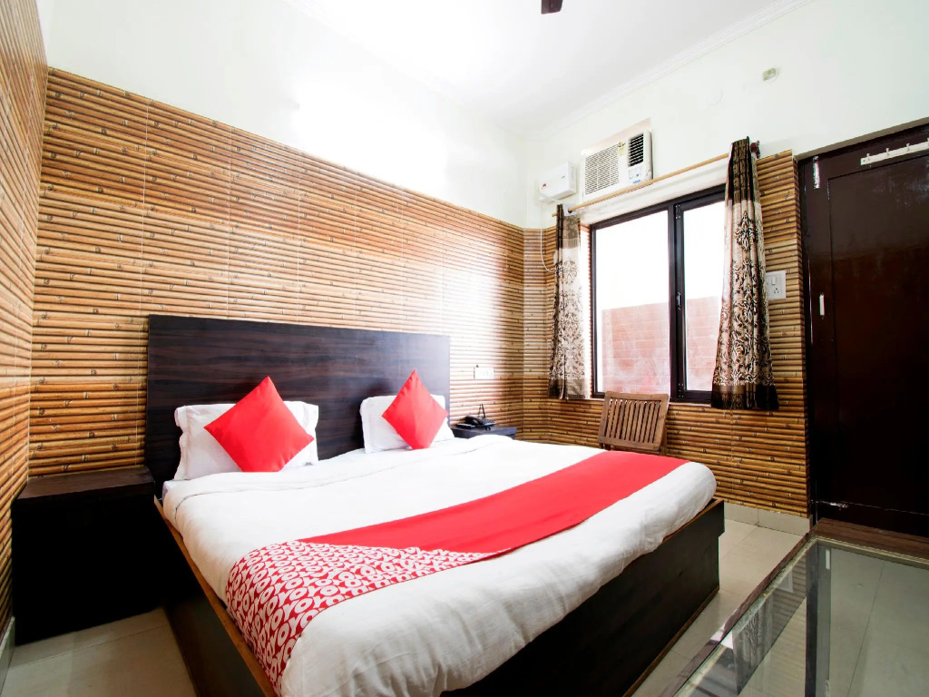 OYO 22932 Hotel Shiv Shanker