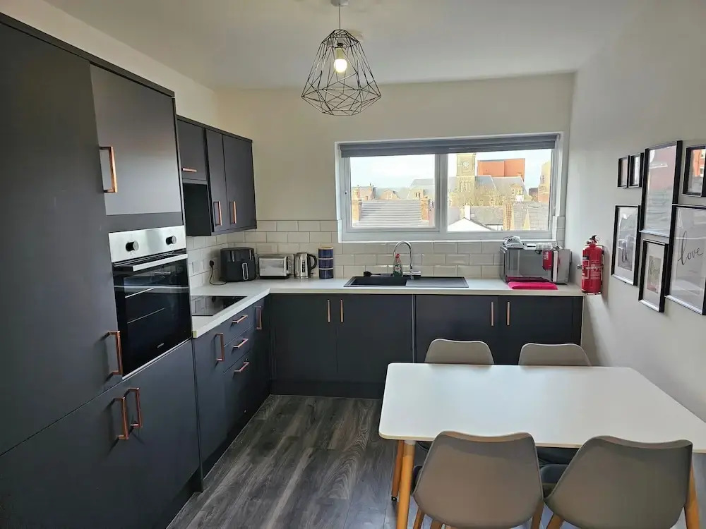 Apartmentsleeps4-marketquarter-wifi-parking
