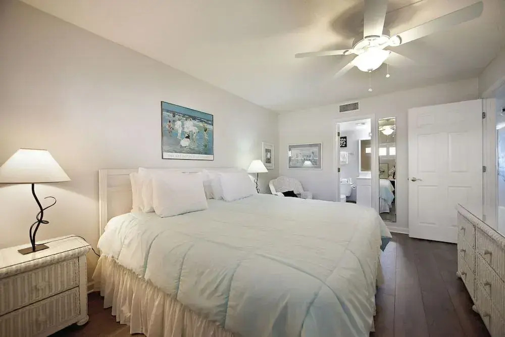 Gulf Shore Condo #203 - 1 Br condo by RedAwning