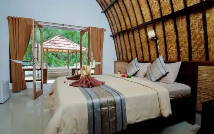 Warna Beach Hotel